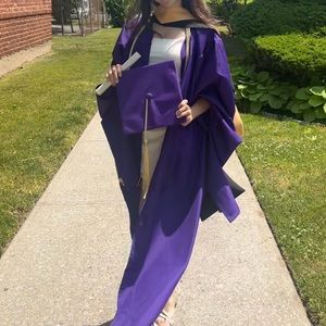 Hunter cap, gown, hood - graduate level. 5’1” - 5’2”